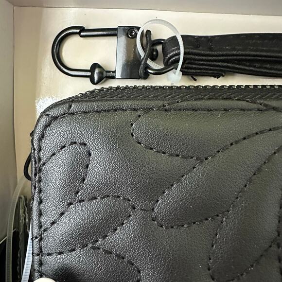 Betsey Johnson Black Quilted Flower Wallet Wristlet 8X4.5” K120 - Picture 5 of 7